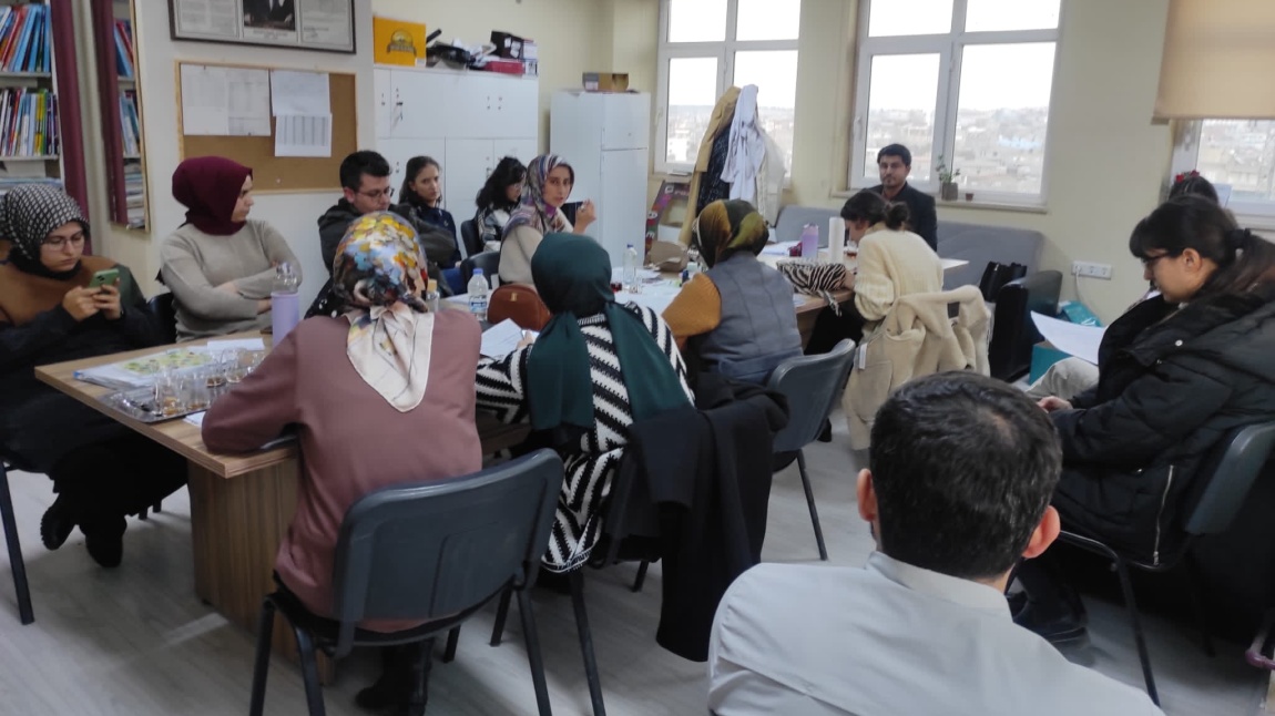 BİGEP  kapsamında okul müdürümüz Mehmet YARDIMCI başkanlığında aralık ayında yapılan deneme sınav sonuçları başta olmak üzere gündem değerlendirme toplantısı yapıldı.